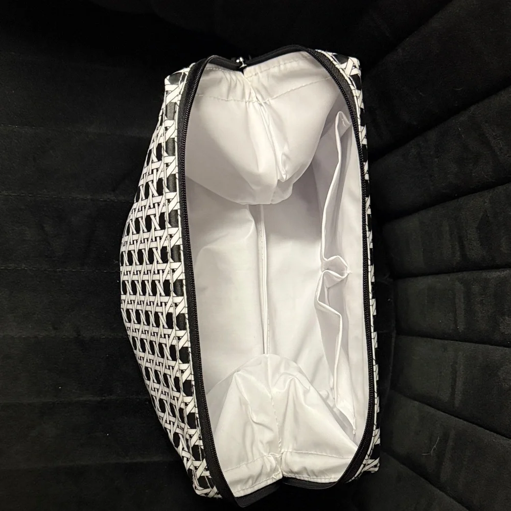 New NWT Scout Cane Fonda Big Mouth Toiletry Bag Black and White Geometric - Picture 3 of 5